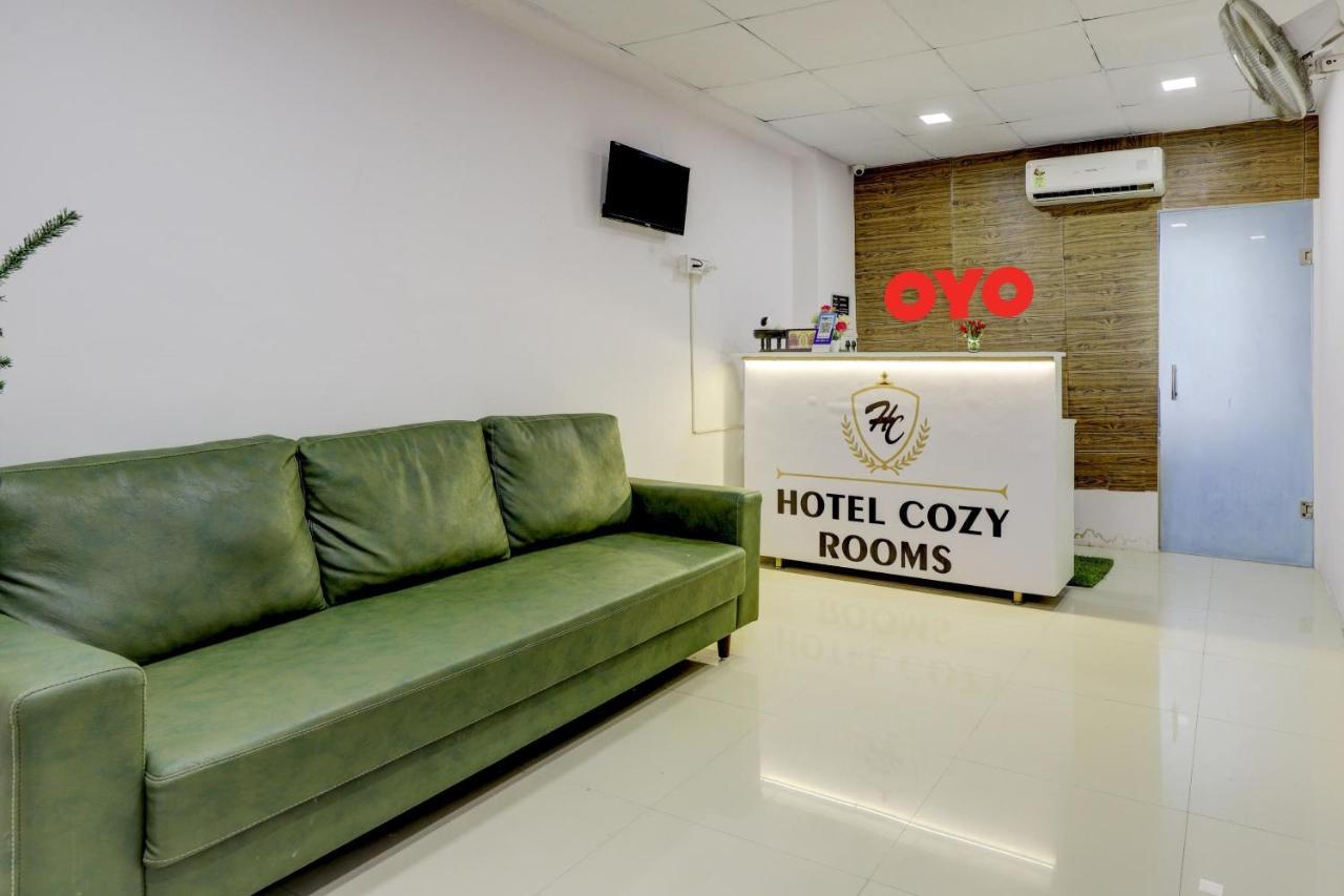Hotel O Cozy Rooms Surat Exterior photo