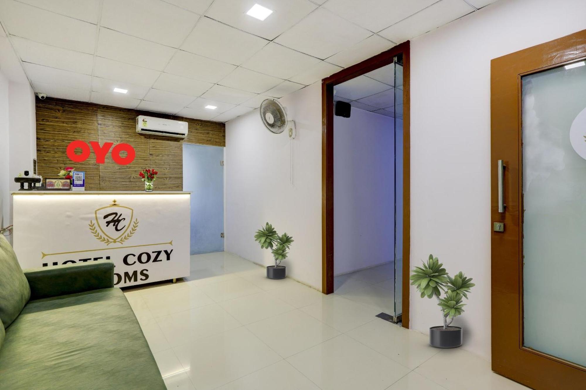 Hotel O Cozy Rooms Surat Exterior photo